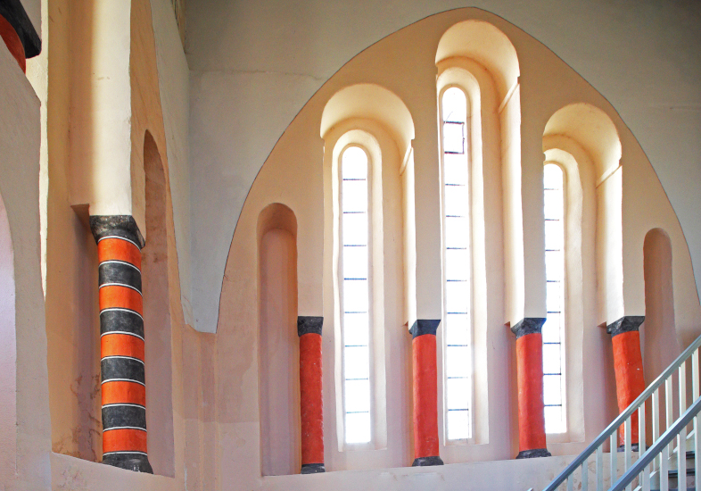 Die Säulen im Turmraum der Rysumer Kirche